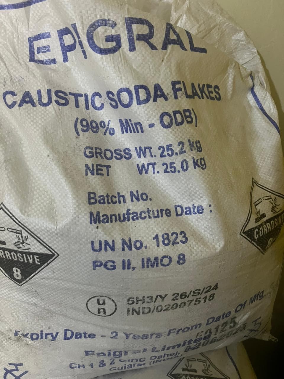 CAUSTIC SODA FLAKES