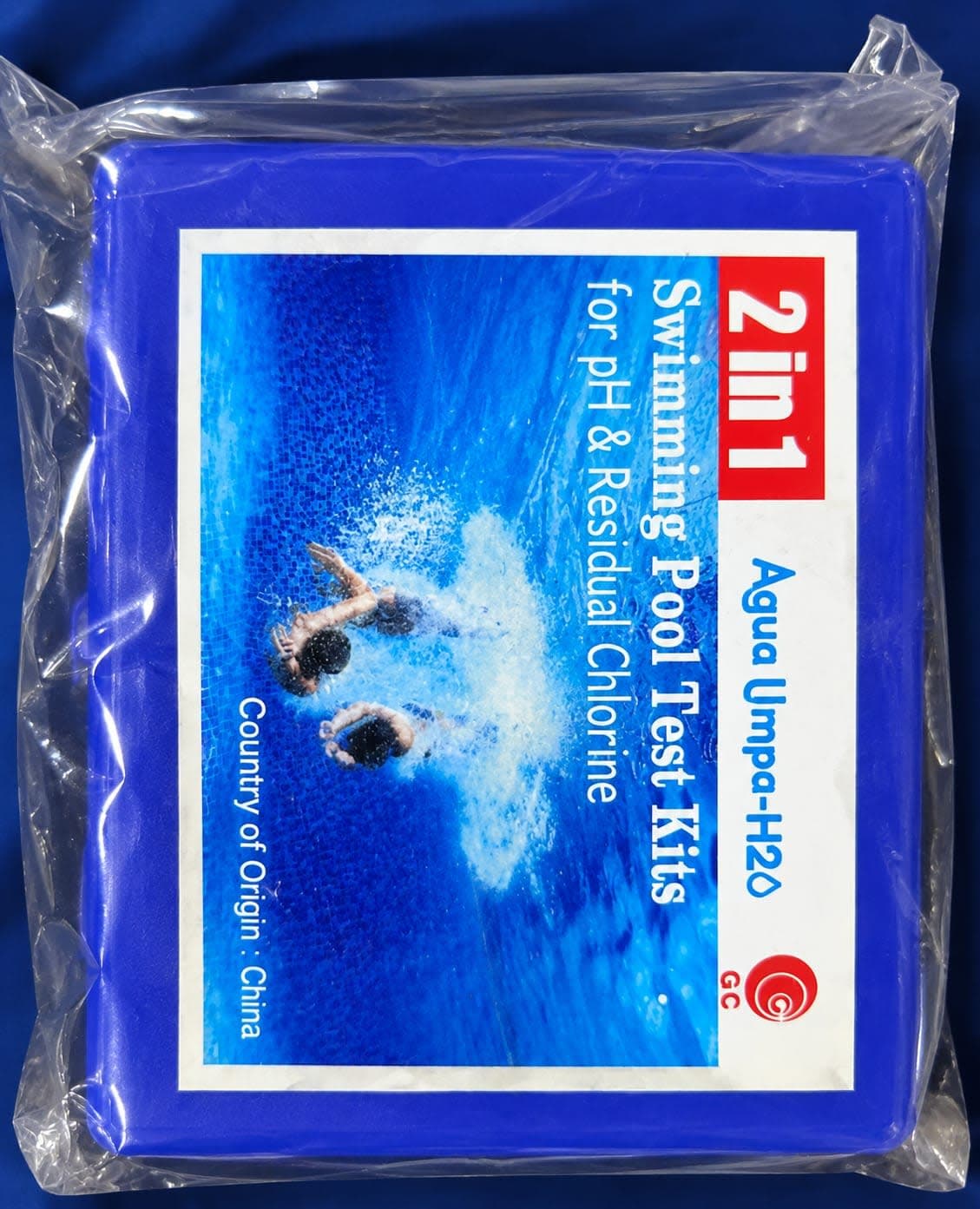 Boxed two-in-one swimming pool test kit for pH and residual chlorine.