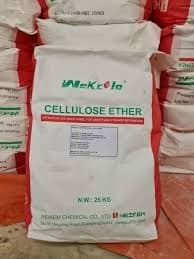 25 kg sacks of cellulose ether stacked in a store.