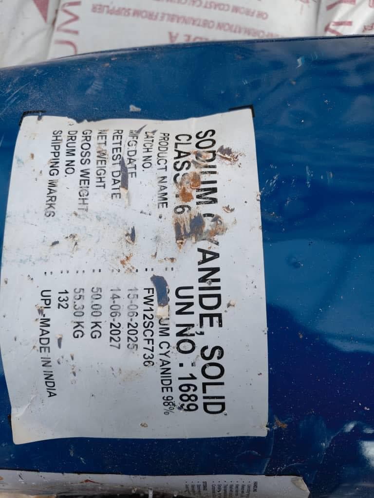 Sealed 50 kg drum of solid sodium cyanide 98%, labelled UN 1689 Class 6.