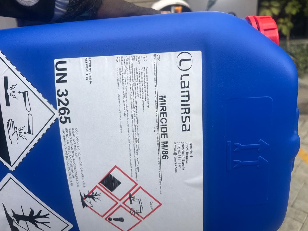 Blue Lamirsa Mirecide M/86 jerrican with manufacturer label and hazard pictograms